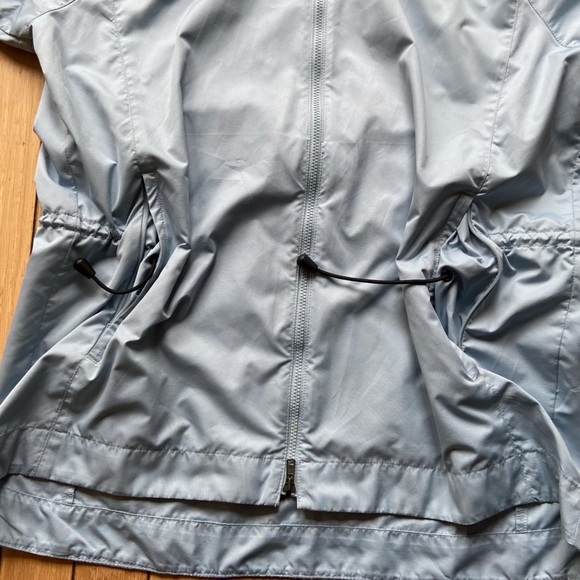 Nike Golf Women’s Powder Blue Adjustable Cinchwaist Windbreaker - Picture 3 of 6